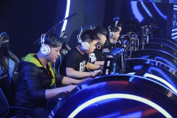 一个拥有深 一个拥有深